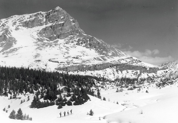 Skiers near Halfway Hut on the way to Skoki Lodge Photo WMCR Lloyd Harmon V108 - photo 2