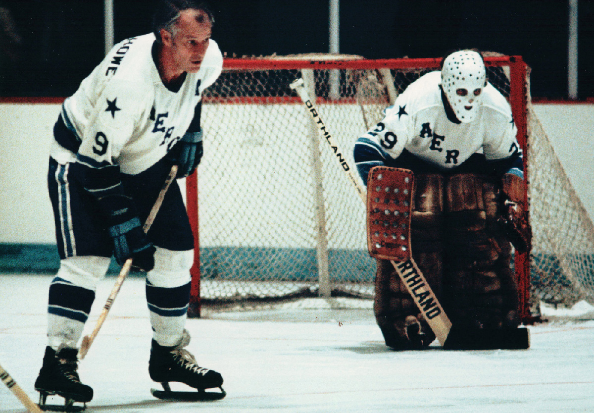 Gordie Howe lines up to the right of his Houston Aeros goaltender Ron Grahame - photo 5