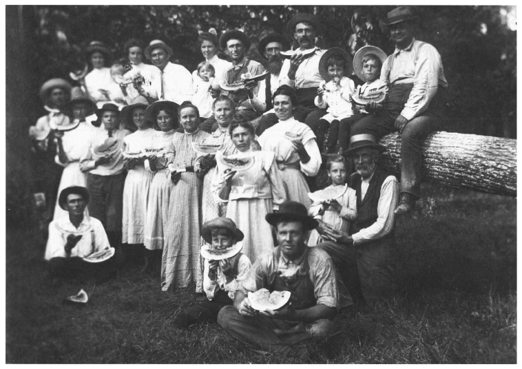 Rexford Kruegers snapshot of family on a visit to Iowa became a popular family - photo 2