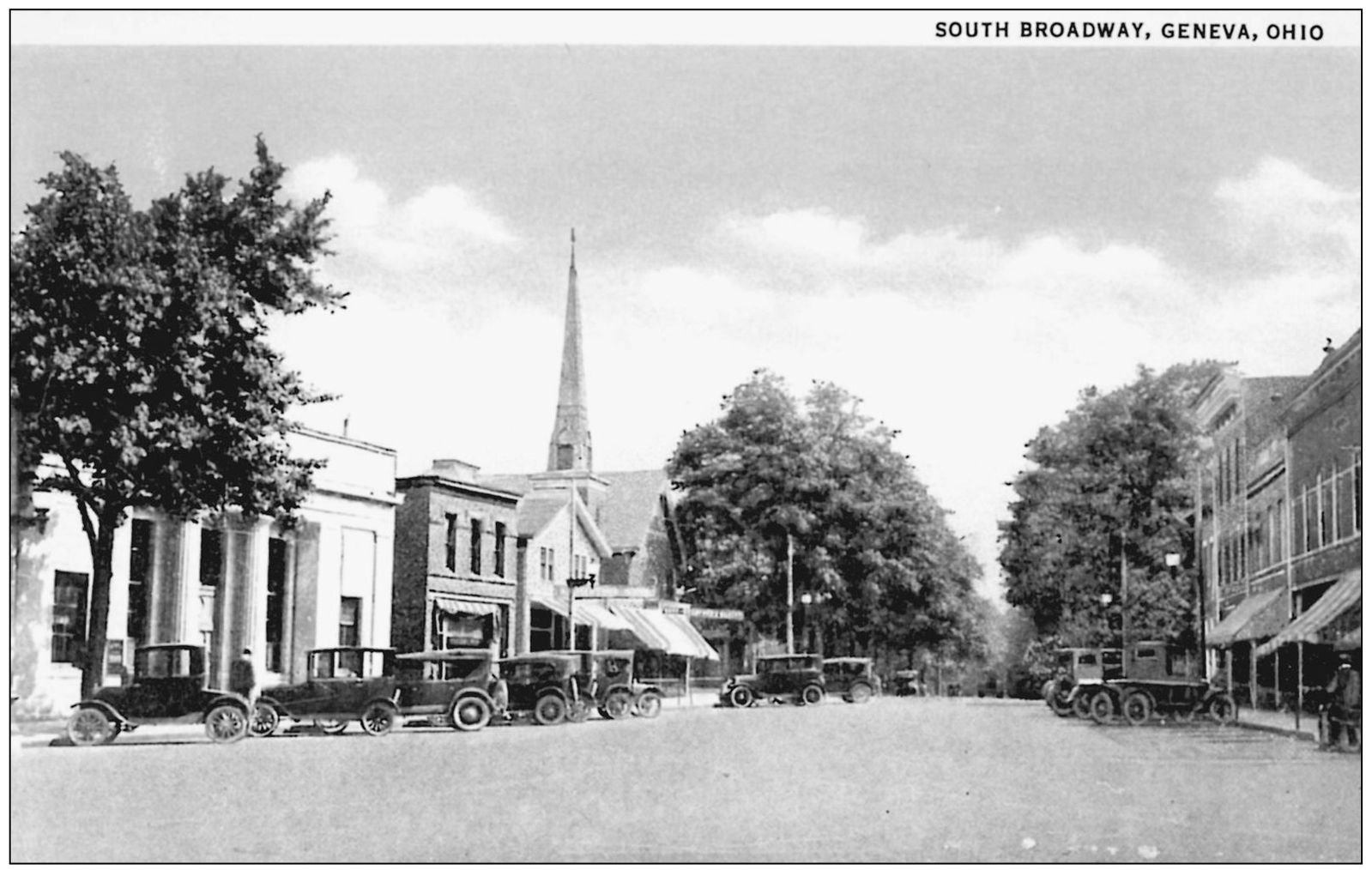 SOUTH BROADWAY LOOKING SOUTH AROUND 1930 The stores were busy and Geneva - photo 9