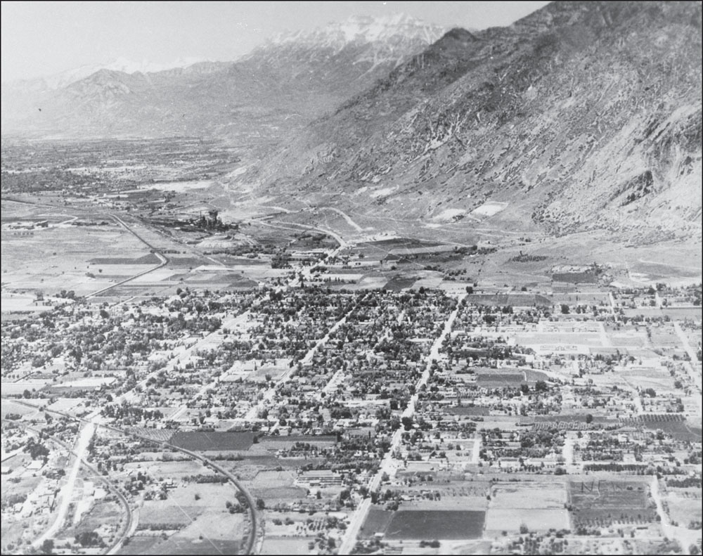 CITY PICTURE Springville Utah is pictured in this c 1950 aerial view - photo 2