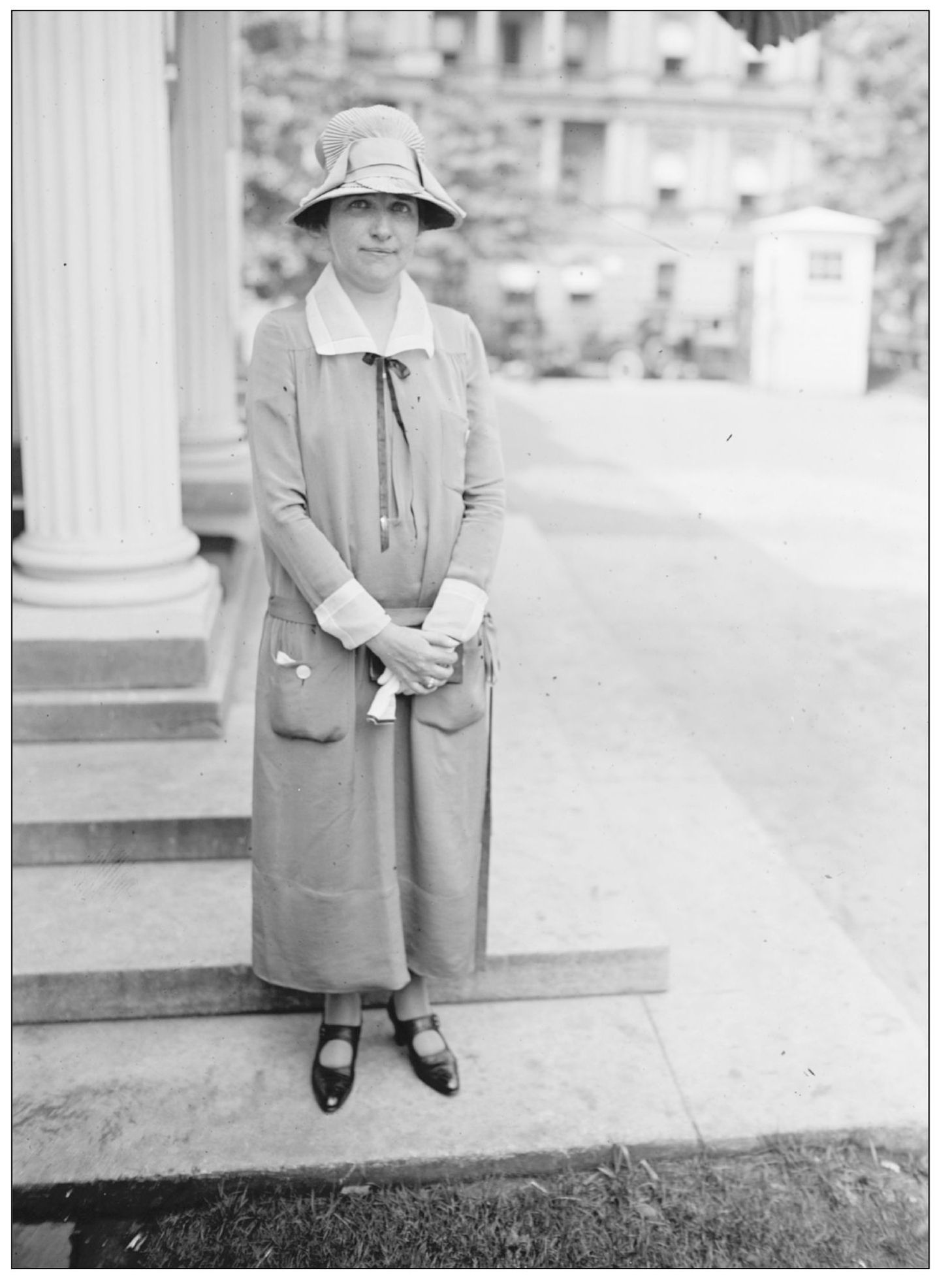 Judith C Waller of WMAQ Radio in Chicago wears her best dress hat and gloves - photo 7