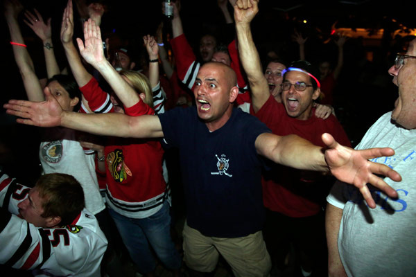 Jason Lontoc and fellow Hawks fans rejoice after they watched the Game 6 - photo 5