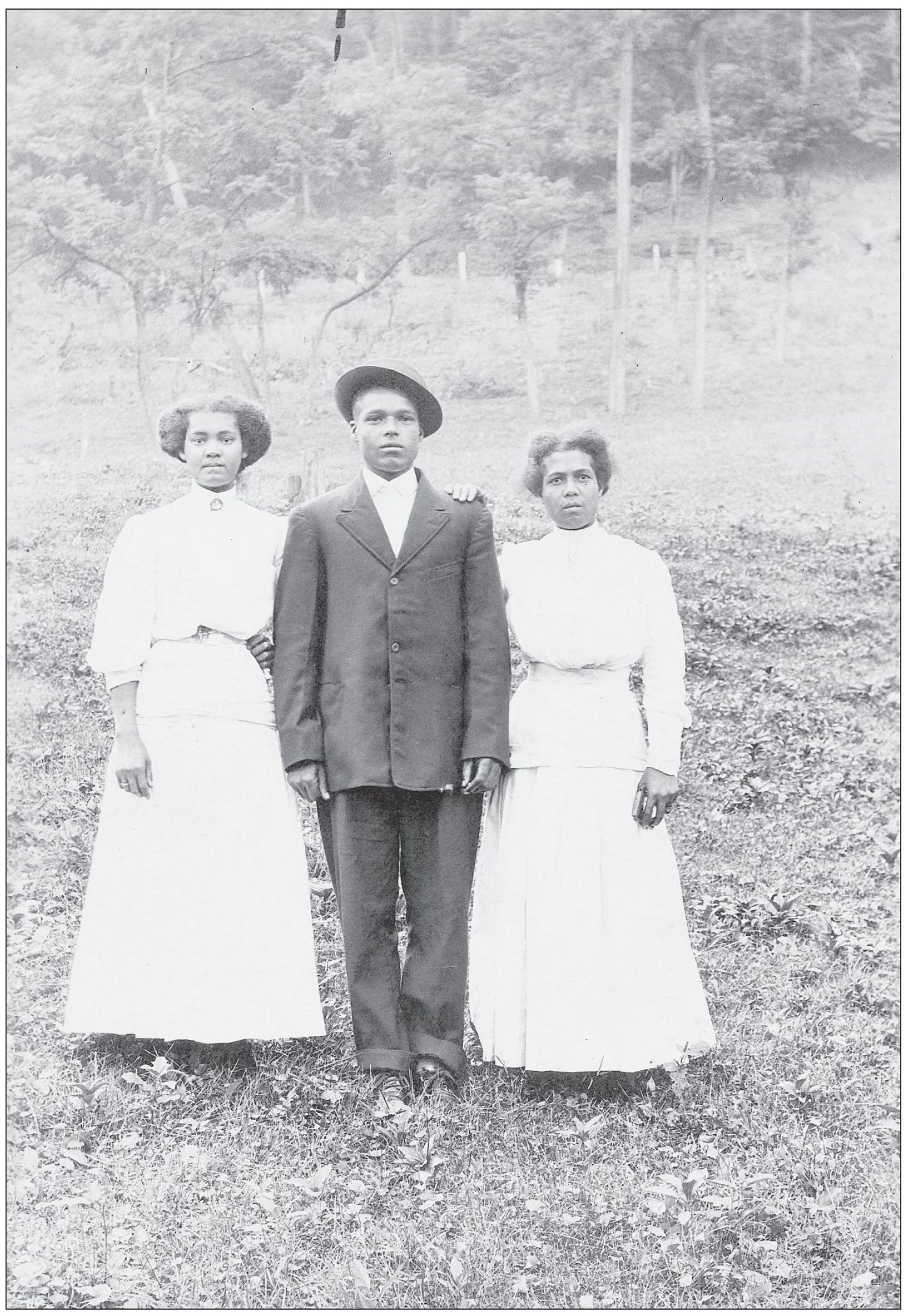 This picture of from left to right Jean Younger George Ashby and Mary Ashby - photo 4