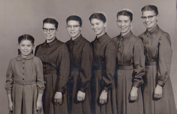 The six aunts in 1957 Vera Rose Miriam Doris Evelyn Twila and Ida - photo 3