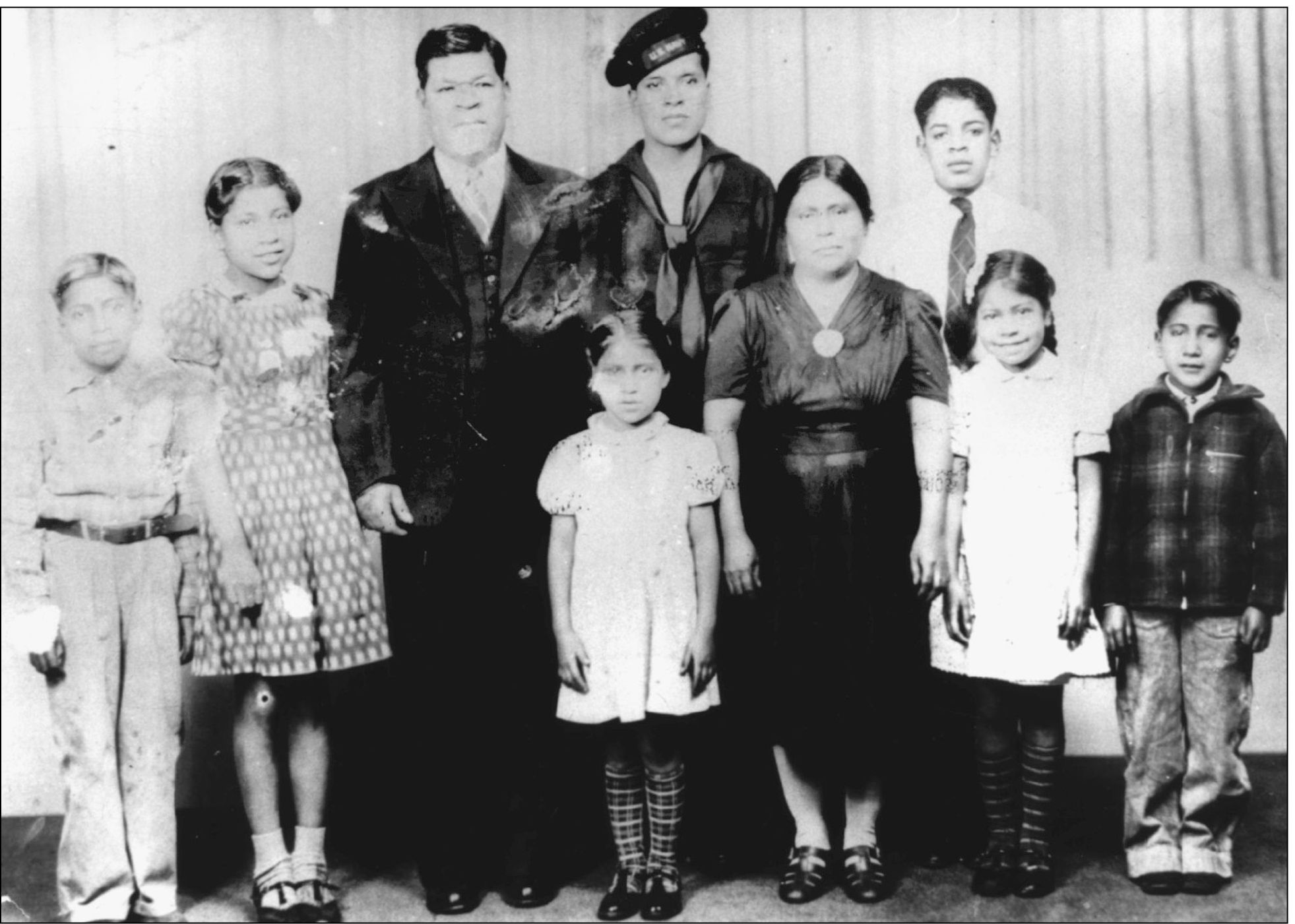 This is a 1942 portrait of the family of Bacilio and Paula Valencia Mexican - photo 3