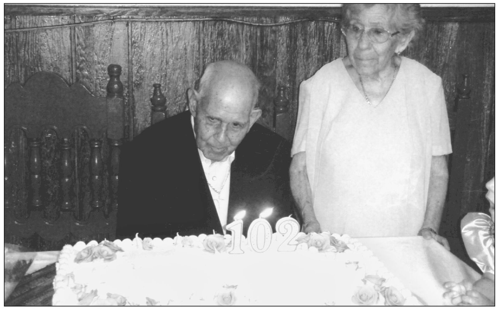 Felipe Valdez Mexican celebrated his 102nd birthday in 2009 His wife - photo 6