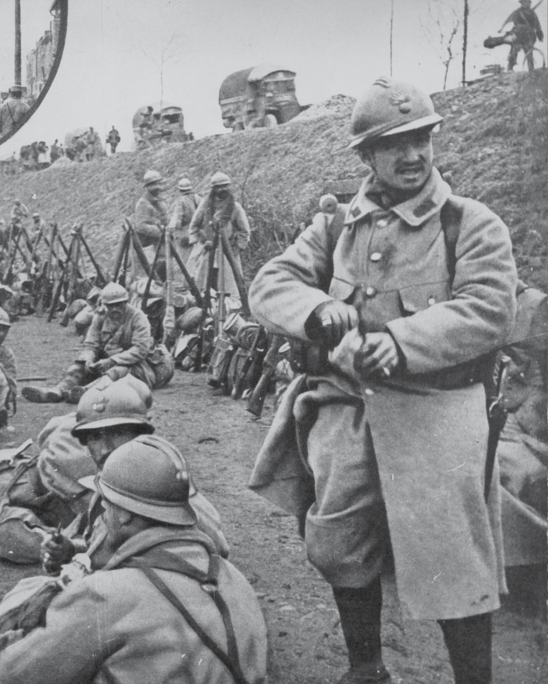 French infantry prepare to move up the line during the battle of Verdun 1916 - photo 5