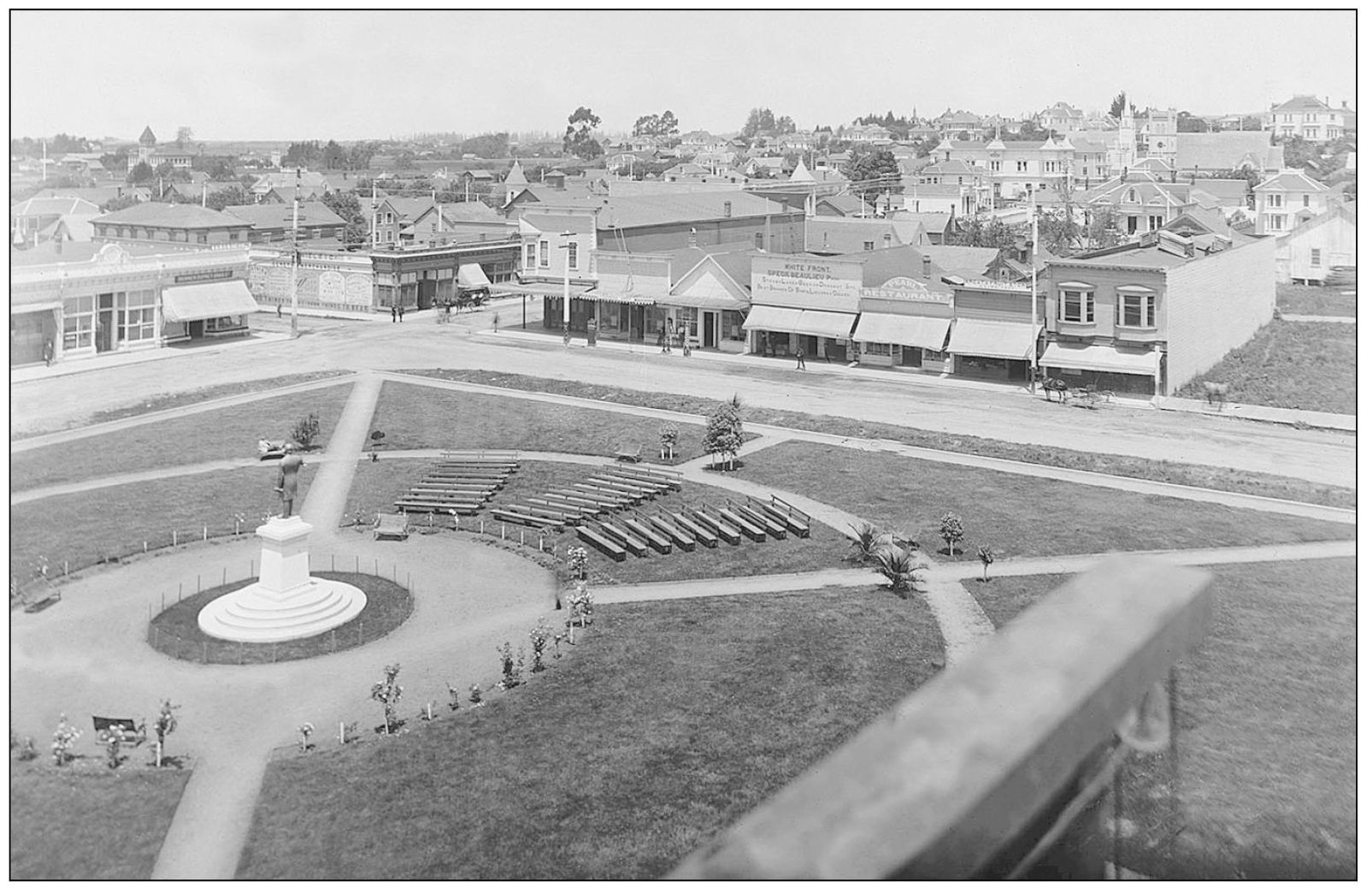 This view shows the north and west sides of the plaza between 1906 and 1914 - photo 8