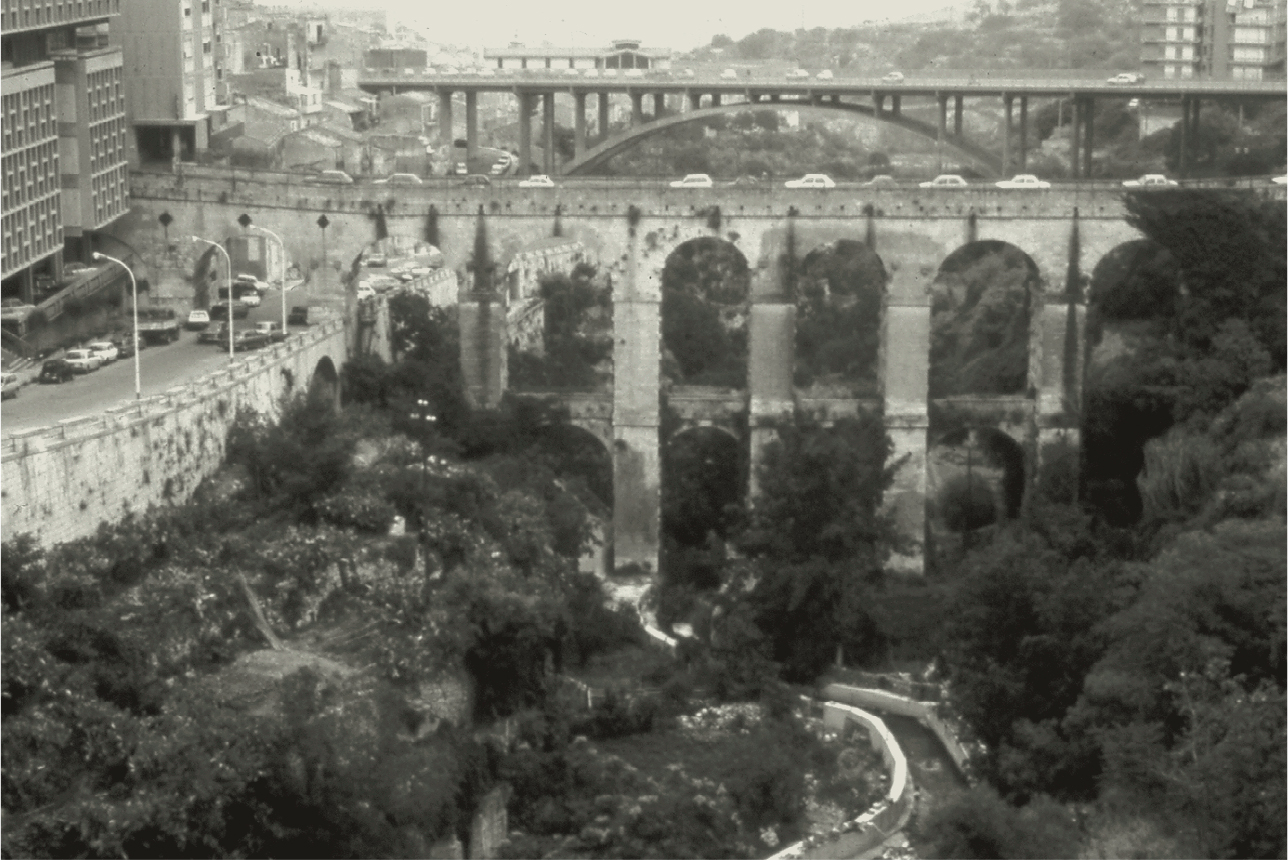 Ragusa Ponte Vecchio Ragusa has three bridges Ponte Nuovo Ponte Vecchio and - photo 2