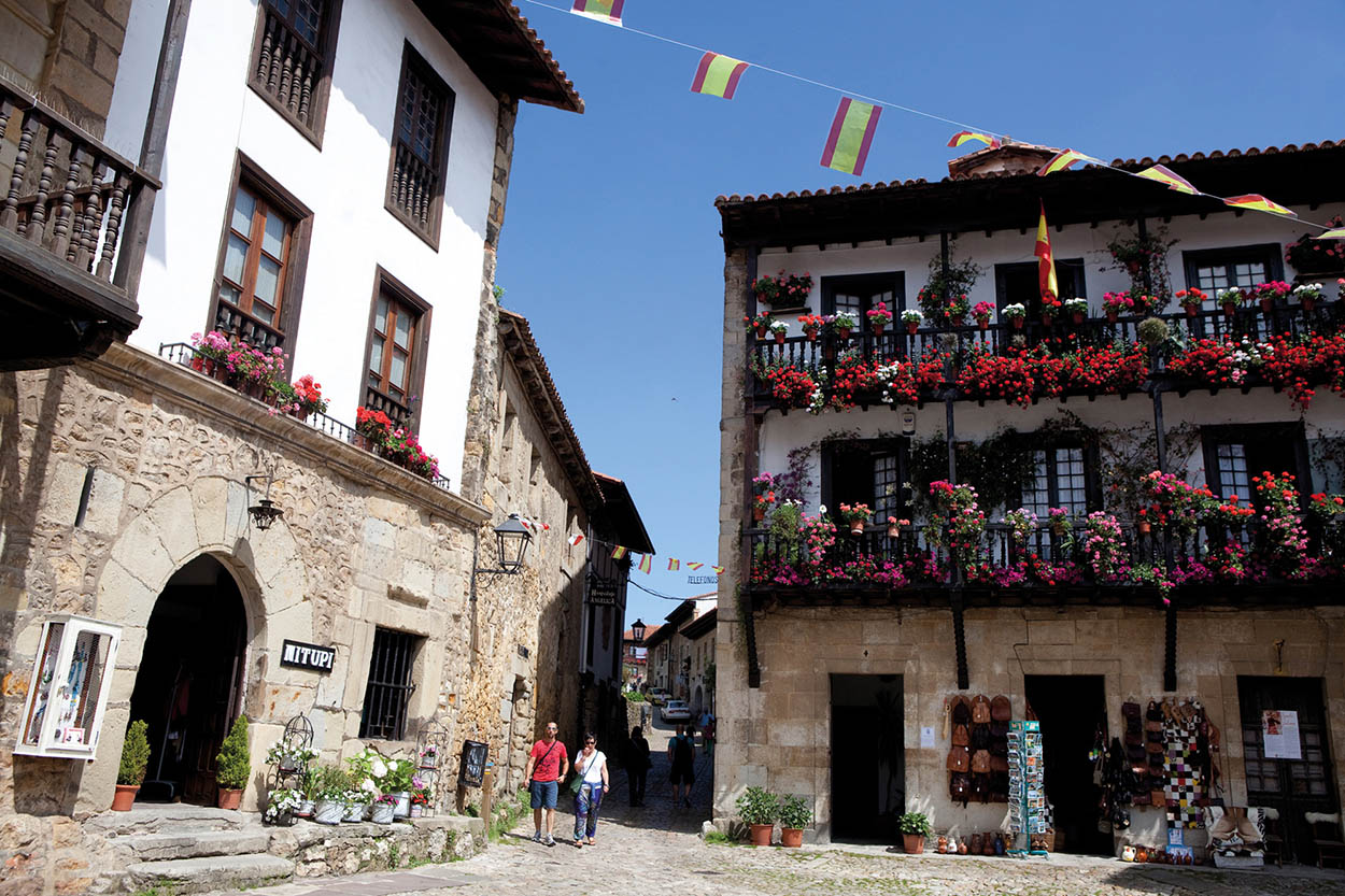 Santillana del Mar As if preserved in time Santillana is the perfect - photo 8