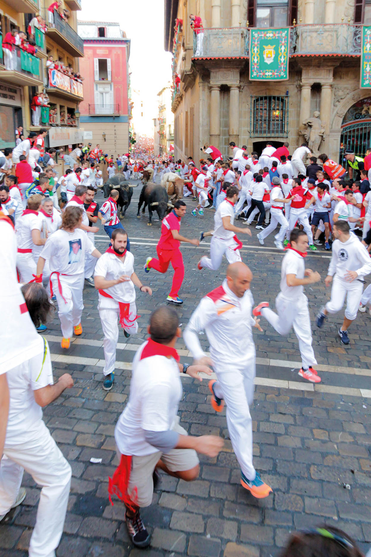 Sanfermines Fiesta Pamplona The fiesta lovers fiesta is internationally - photo 9