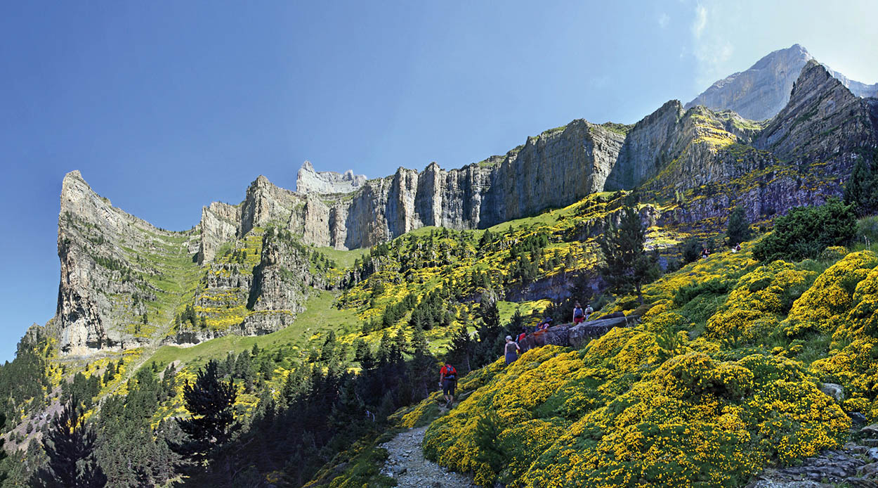 Ordesa National Park and the Pyrenees Spectacular hikes and elusive wildlife - photo 11