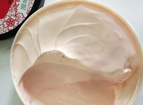 A combination of strawberry essential oil cocoa butter and olive oil - photo 3