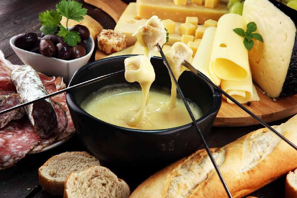 A classic recipe for starters This delicious cheese fondue combines a few - photo 8