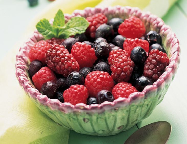 Enjoy your favourite juicy plump berries in summer in this fruity slushie - photo 7