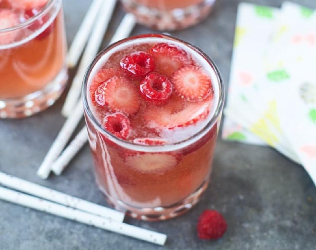 Sweet rose mixed with sweet strawberries and a tart lime flavour This sangria - photo 8