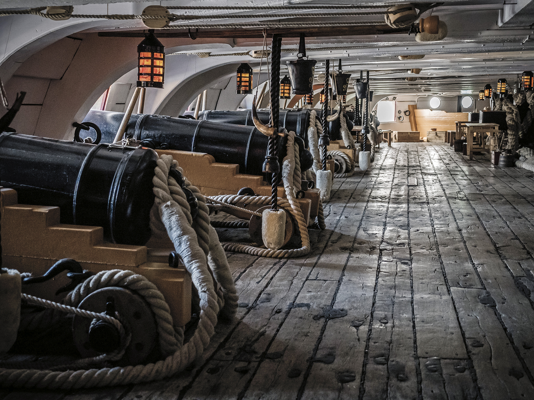 Life of a man-of-war the machinery on a gun deck Life of a man-of-war - photo 10