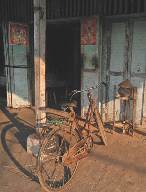 Bicycle and shopfront in the early morning central Hsipaw CONTENTS PREFACE - photo 5