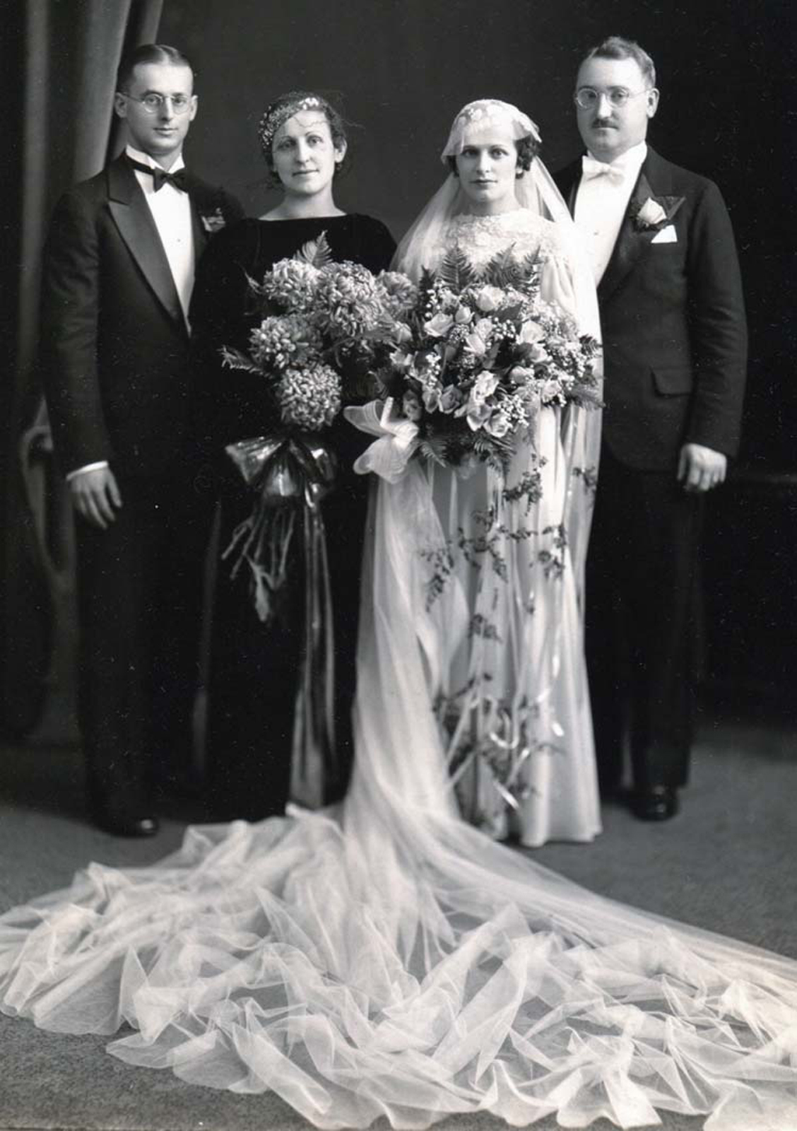 Alice and Michael Krainz were married in Cleveland Ohio in November 1933 The - photo 4