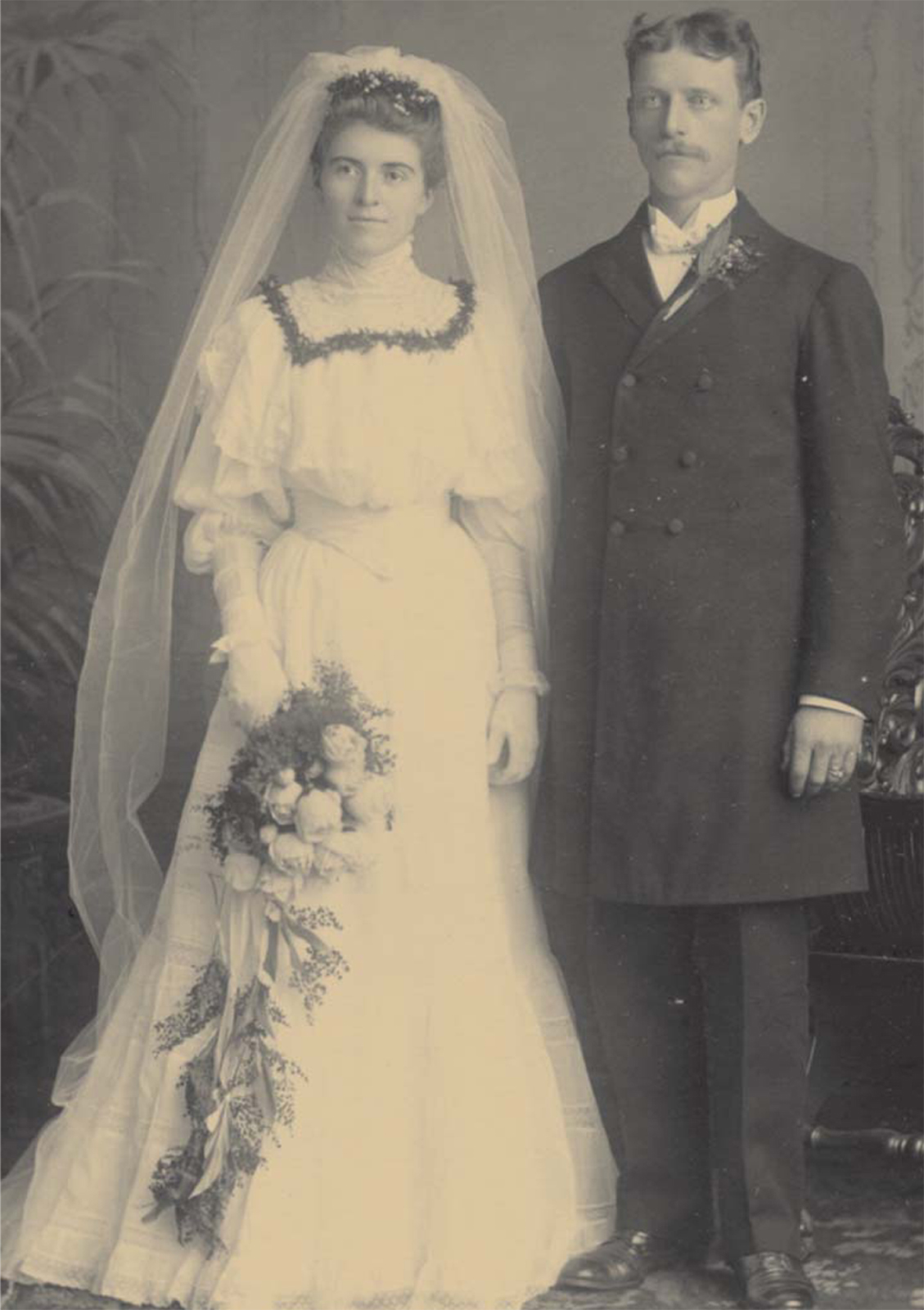 Bertha Panke and Henry Gauger pose on their wedding day in Chicago c 1907 - photo 5