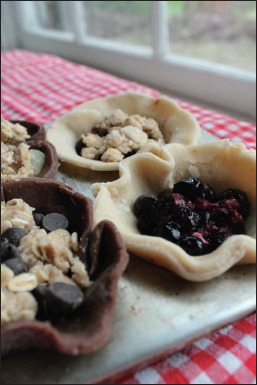 Its easy to make mini pies in muffin tins The recipes in this book will make - photo 7