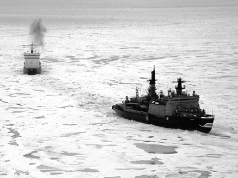 The Russian nuclear icebreaker Yamal leads Kapitan Dranitsyn toward the North - photo 4