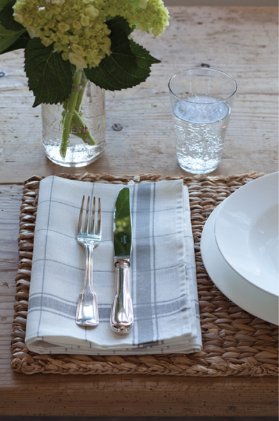 Use kitchen towels for casual napkins With square plates line everything - photo 6