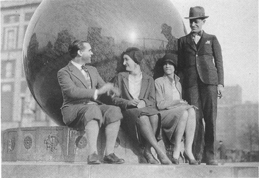 In New York 1929 Beside Lorca is the Mexican heiress Mara Antonia Rivas - photo 3