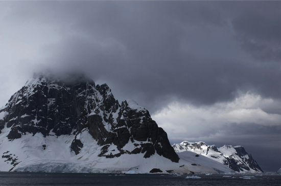 Lemarie Channel Antarctica Nikon D1X with Nikkor 2870mm 145 macro lens - photo 5