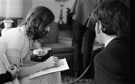 John signs his name and draws a caricature of him and Yoko on the Two Virgins - photo 4