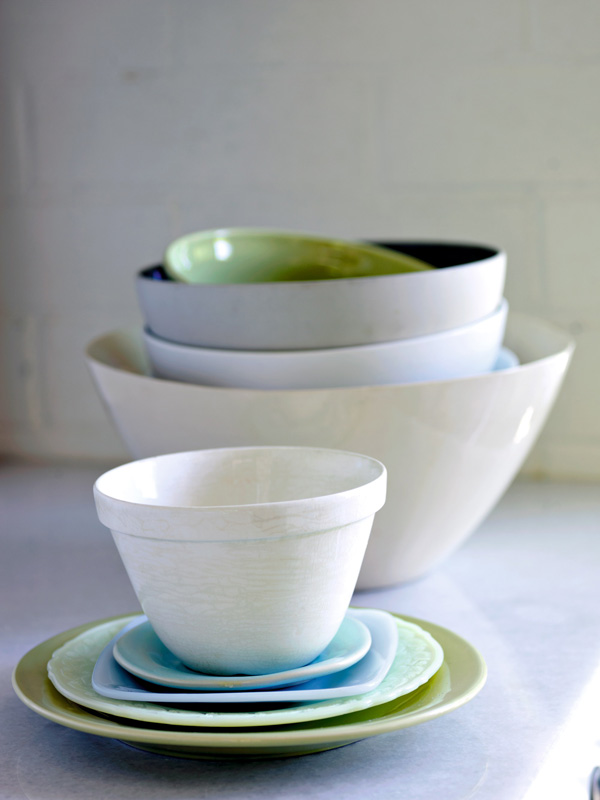 STILL LIFE Everyday objects such as china bowls and ceramic plates are often - photo 2