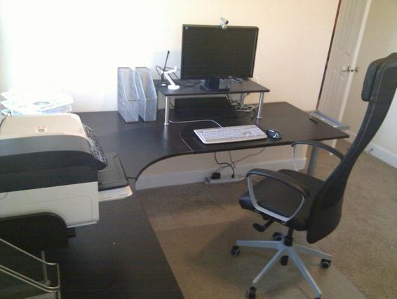 Home Office in 2011 Earlier versions had a folding table with a laptop on it - photo 4