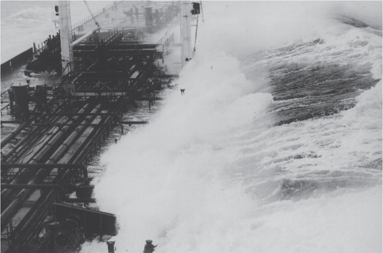 Rogue wave hitting oil tanker Overseas Chicago headed south from Valdez - photo 3