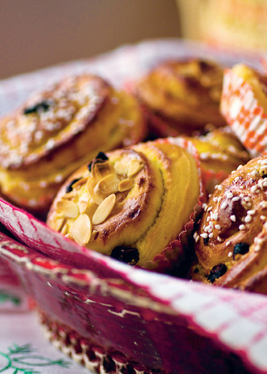 SAFFRON BUNS WITH ALMOND PASTE AND ORANGE Moist and sweet buns with a fresh - photo 11