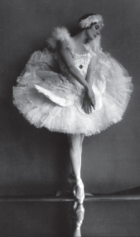 Anna Pavlova in her signature role The Dying Swan 1917 Markova as Odette - photo 7