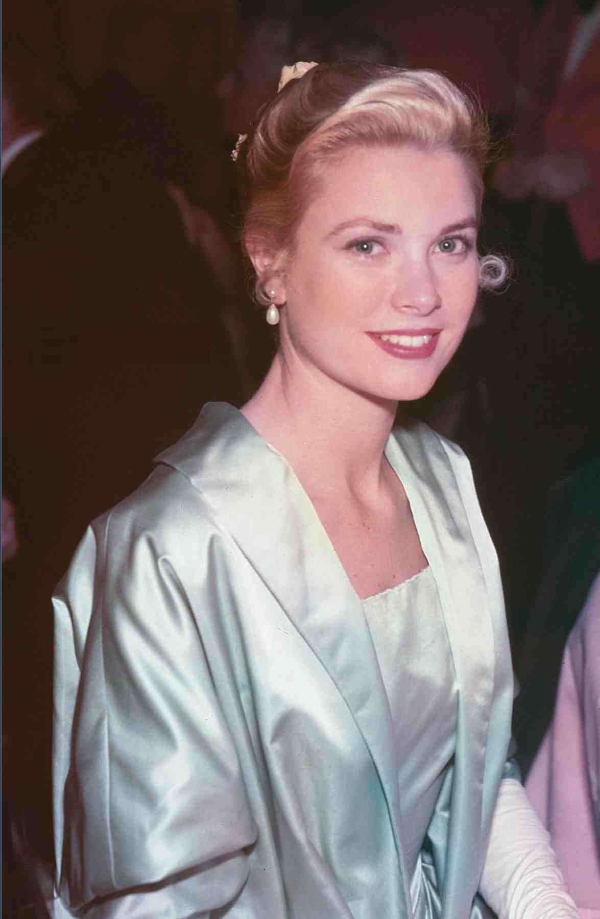 Grace Kelly on Oscar night 1955 in a dress and coat designed by Edith Head - photo 4