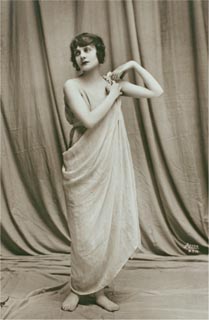 In the 1920s the drapiness of the ancient toga returned for the first time in - photo 5