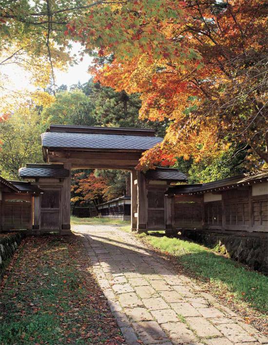 Ceremonial gate to the 1894 Sat country house Oomagari City Akita Prefecture - photo 2