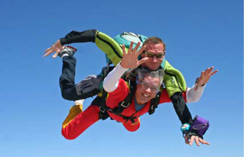 Rick Sammon lower tandem jumper falling to earth at 125 miles per hour - photo 3