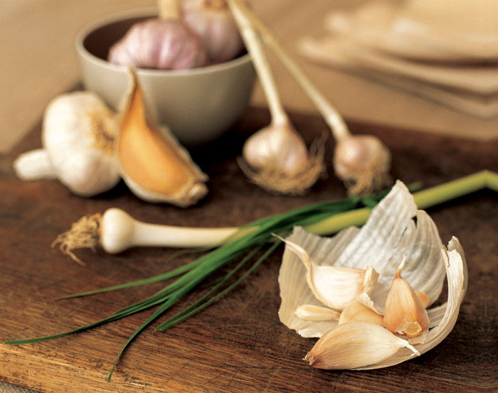 WHAT IS GARLIC Garlic is a plant that makes the world a more flavorful place - photo 2