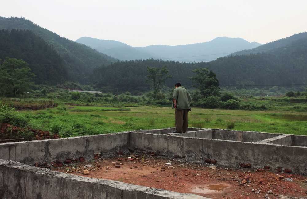 Ai Weiwei in Jingdezhen southern China 2010 1 Studio House Beijing 1999 - photo 1