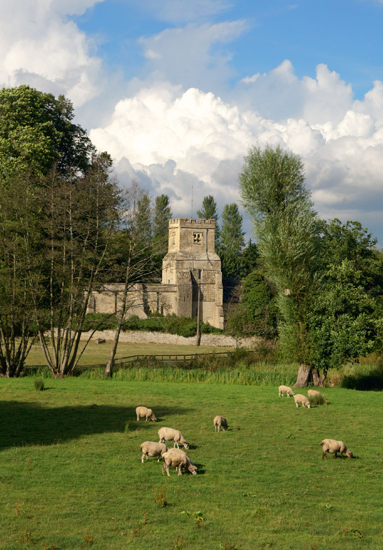 COLN ST DENYS ST JAMES THE GREAT sunk into the picturesque Gloucestershire - photo 3