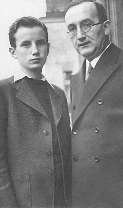 The author with his father in early 1941 Copyright Rowohlt Verlag GmbH - photo 2