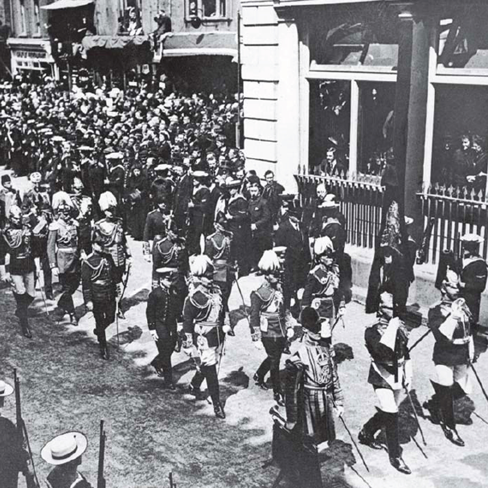 George V and Kaiser Wilhelm II 28 May 1913 Of the four great European - photo 1