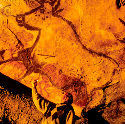 Spectacular cave paintings inside Lascaux II part of the Vzre Valley UNESCO - photo 7