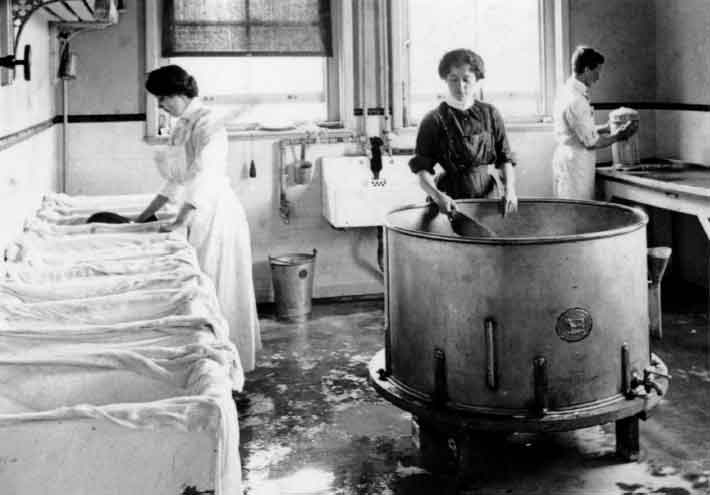 Stilton cheese being produced in 1910 in the dairy at Sutton Bonington - photo 6