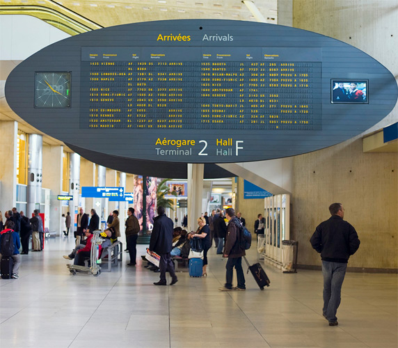 Arrivals board displaying flight information in Terminal 2 at Charles-de-Gaulle - photo 8