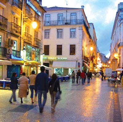 Lisbon at night - photo 1