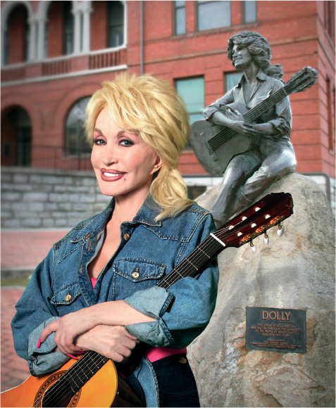 Dolly Parton in front of her statue in her hometown of Sevierville Tennessee - photo 2